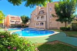 Torrevieja holiday apartment rental with shared pool