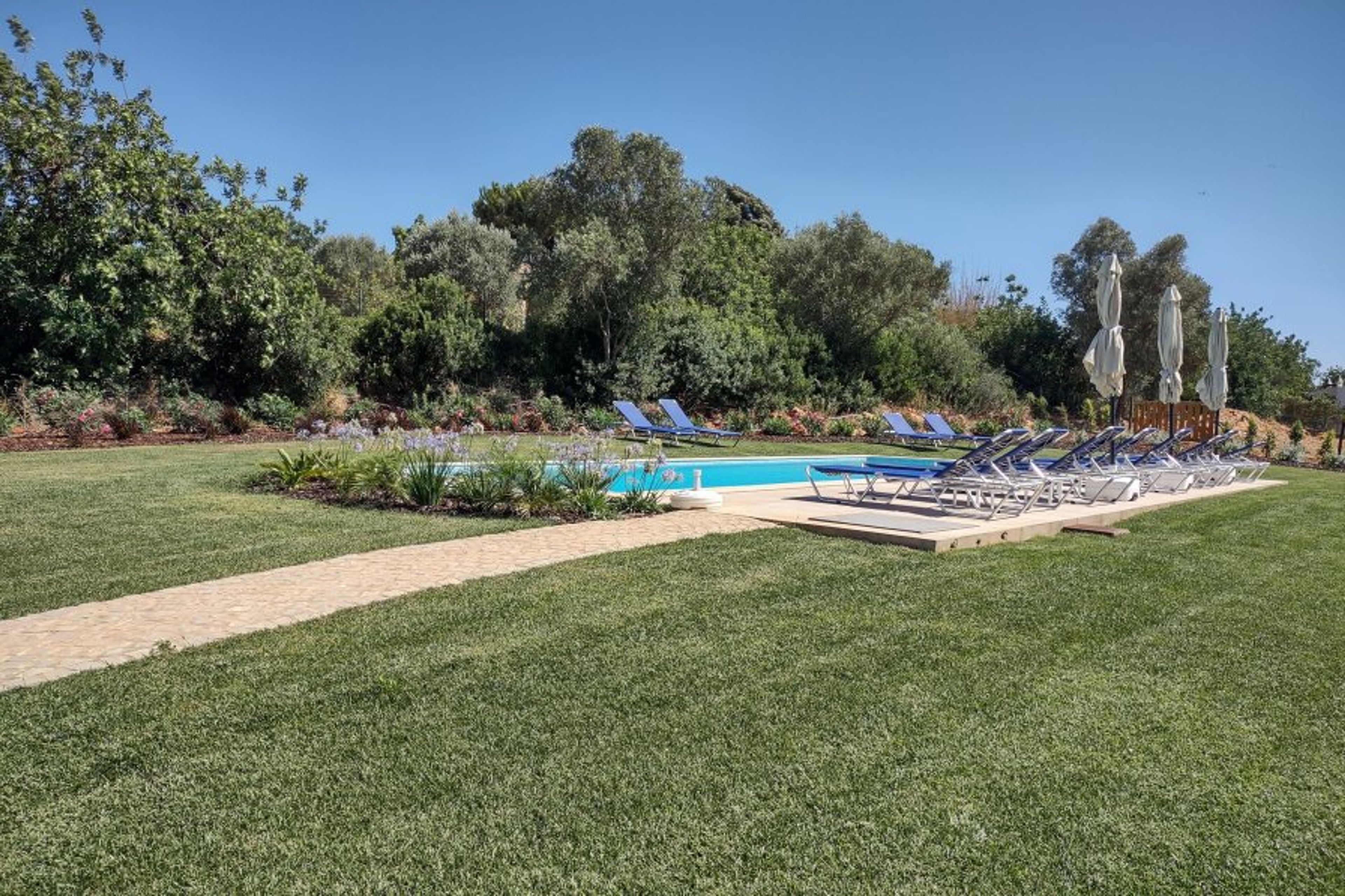 Calsada way to the pool.