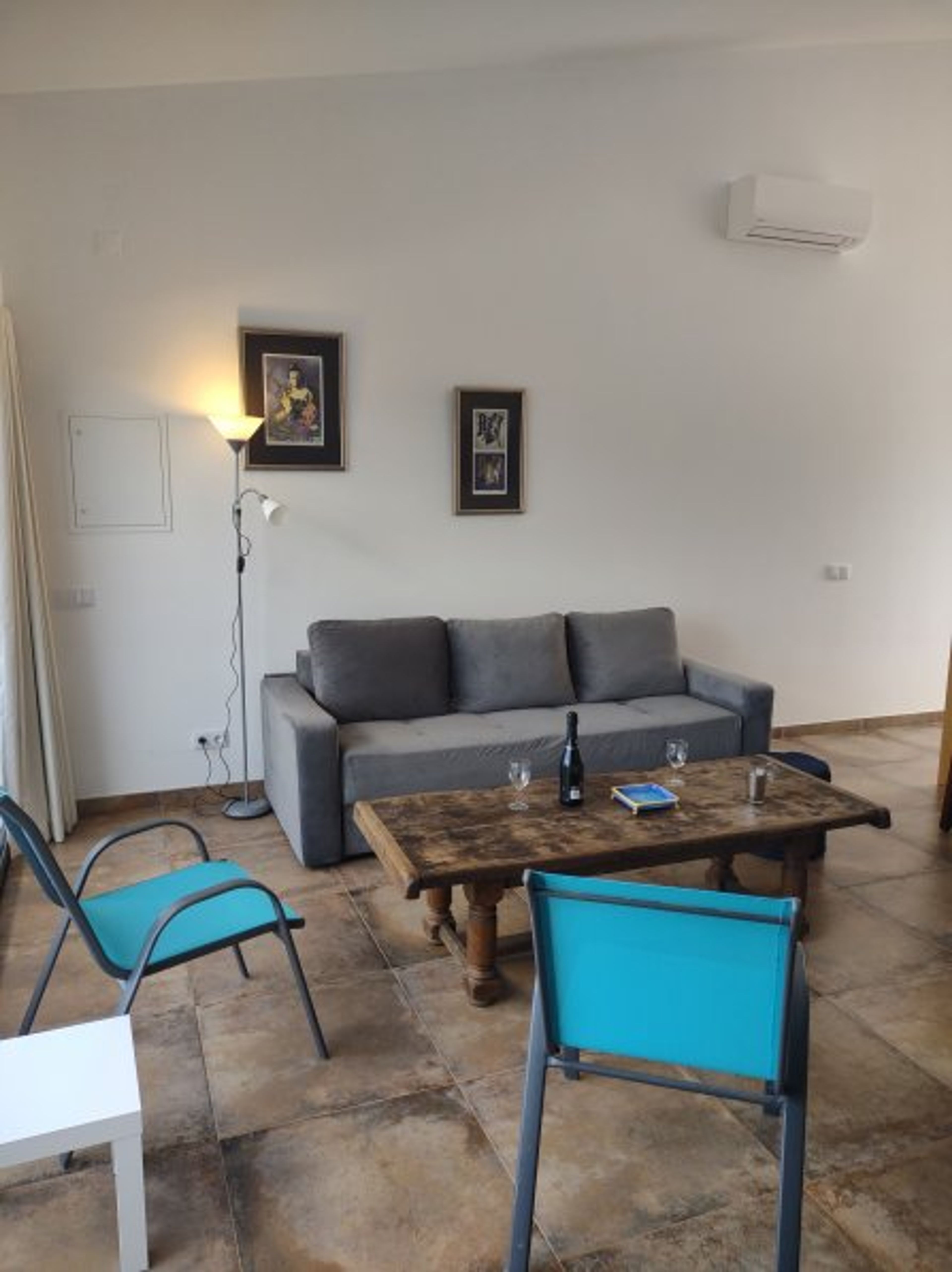 Sofa and coffeetabel.