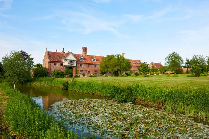 Country_house in Loddon, England