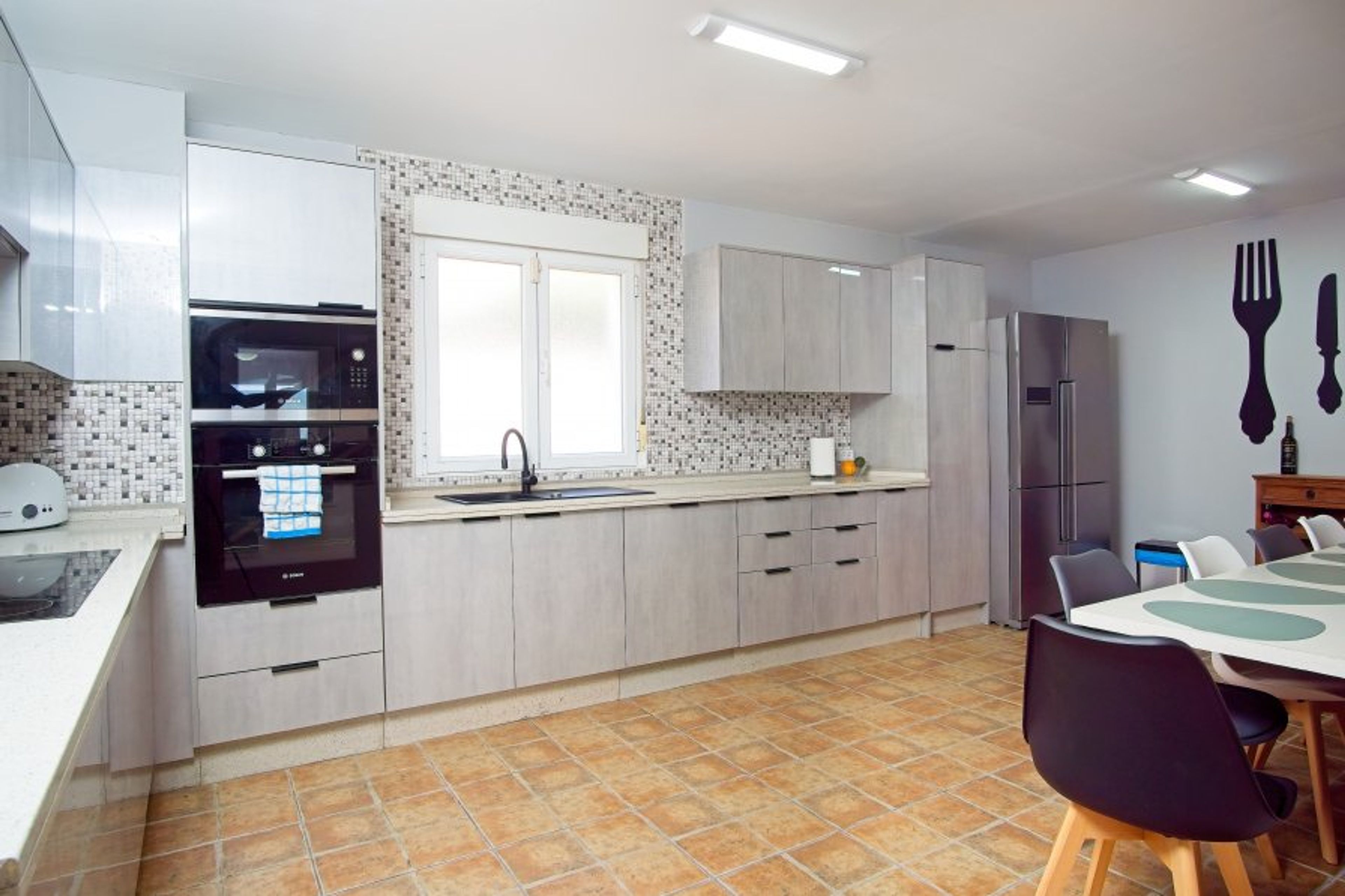 fully equipped kitchen and dining area 