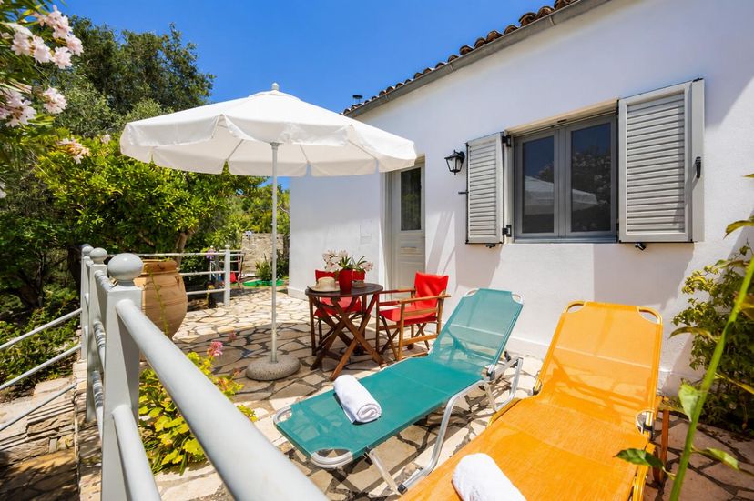 Apartment in Greece, Paxos: Beautiful cottage with private terrace