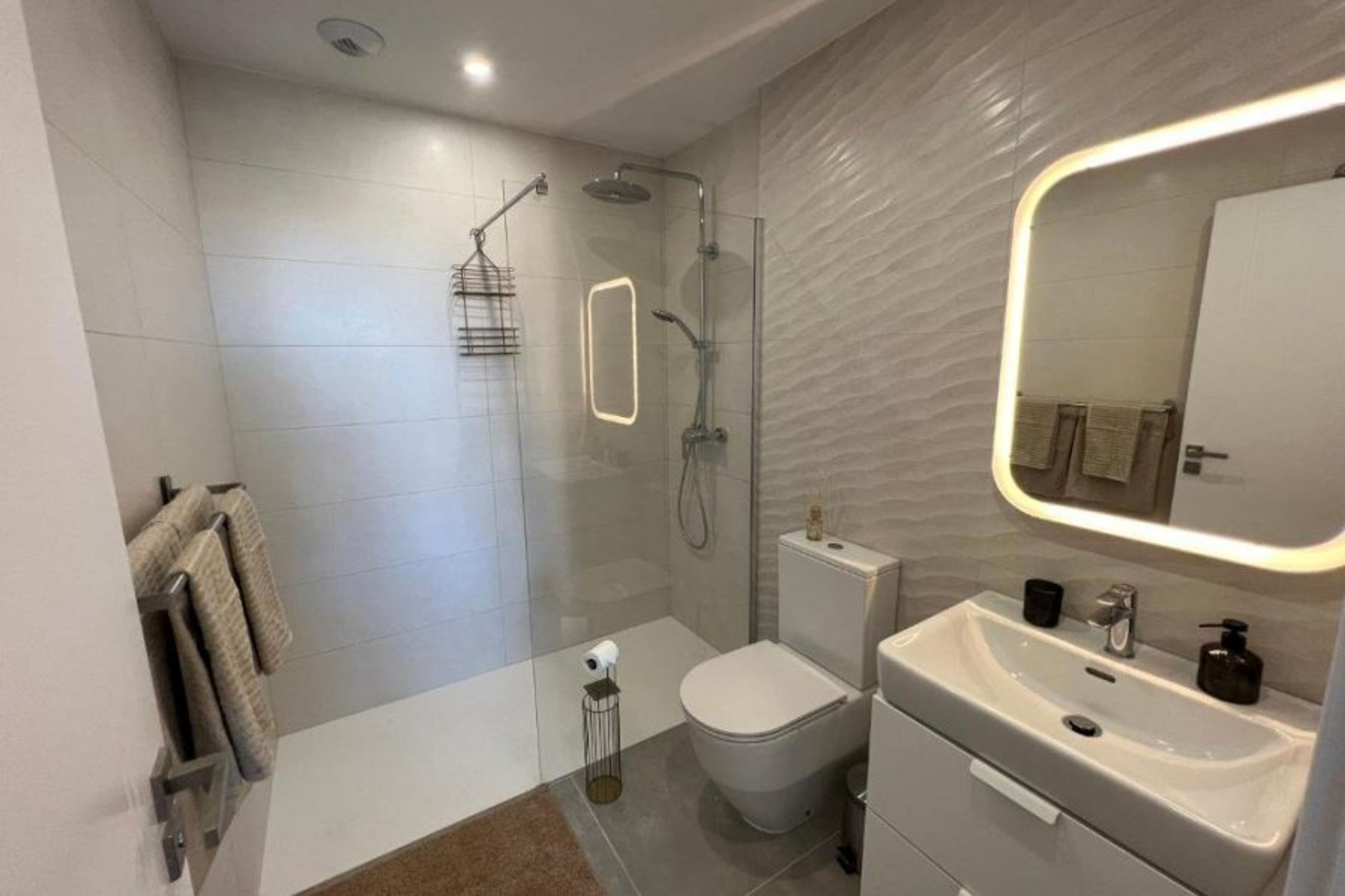 clean modern bathrooms with walk in shower 