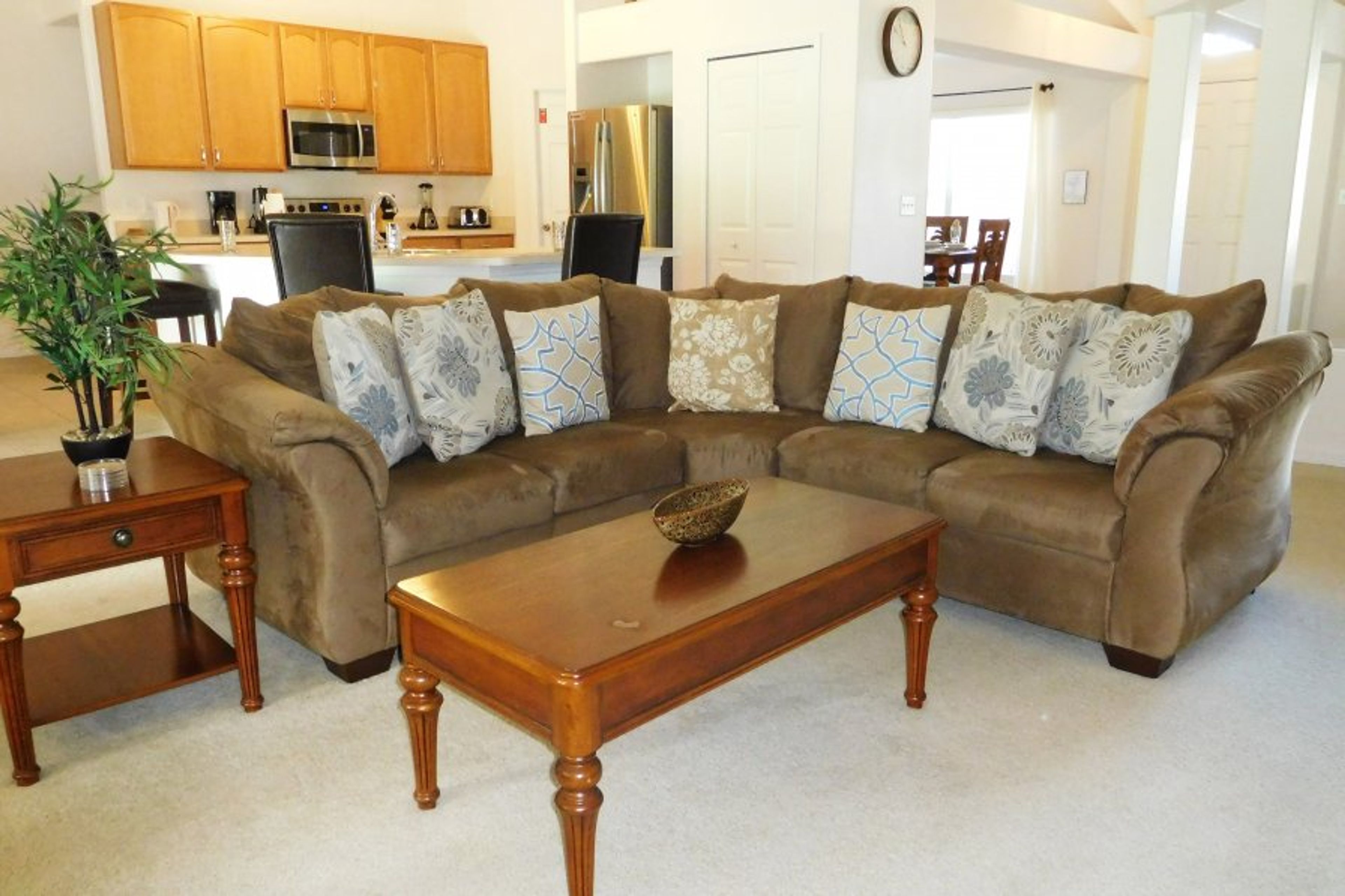 Second lounge area with Smart TV, fan, corner sofa, open-plan layout