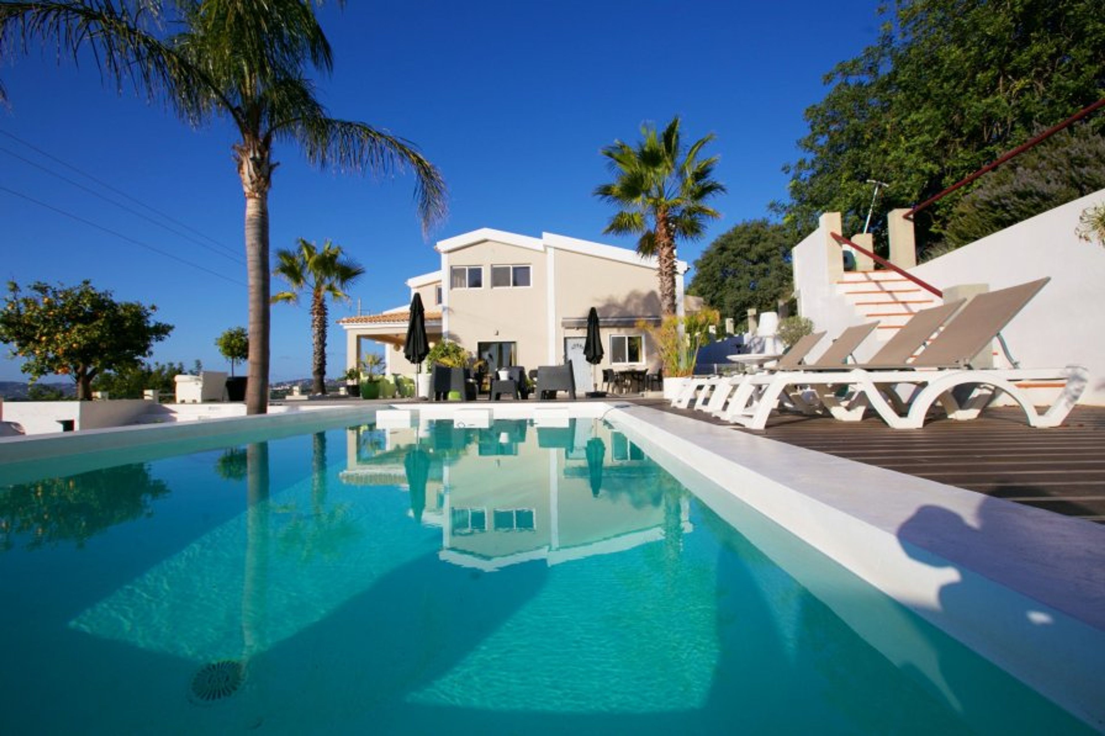 The swimming pool at the front of the private house is for general use