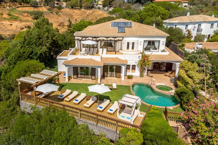 Villa in Praia da Oura, Algarve