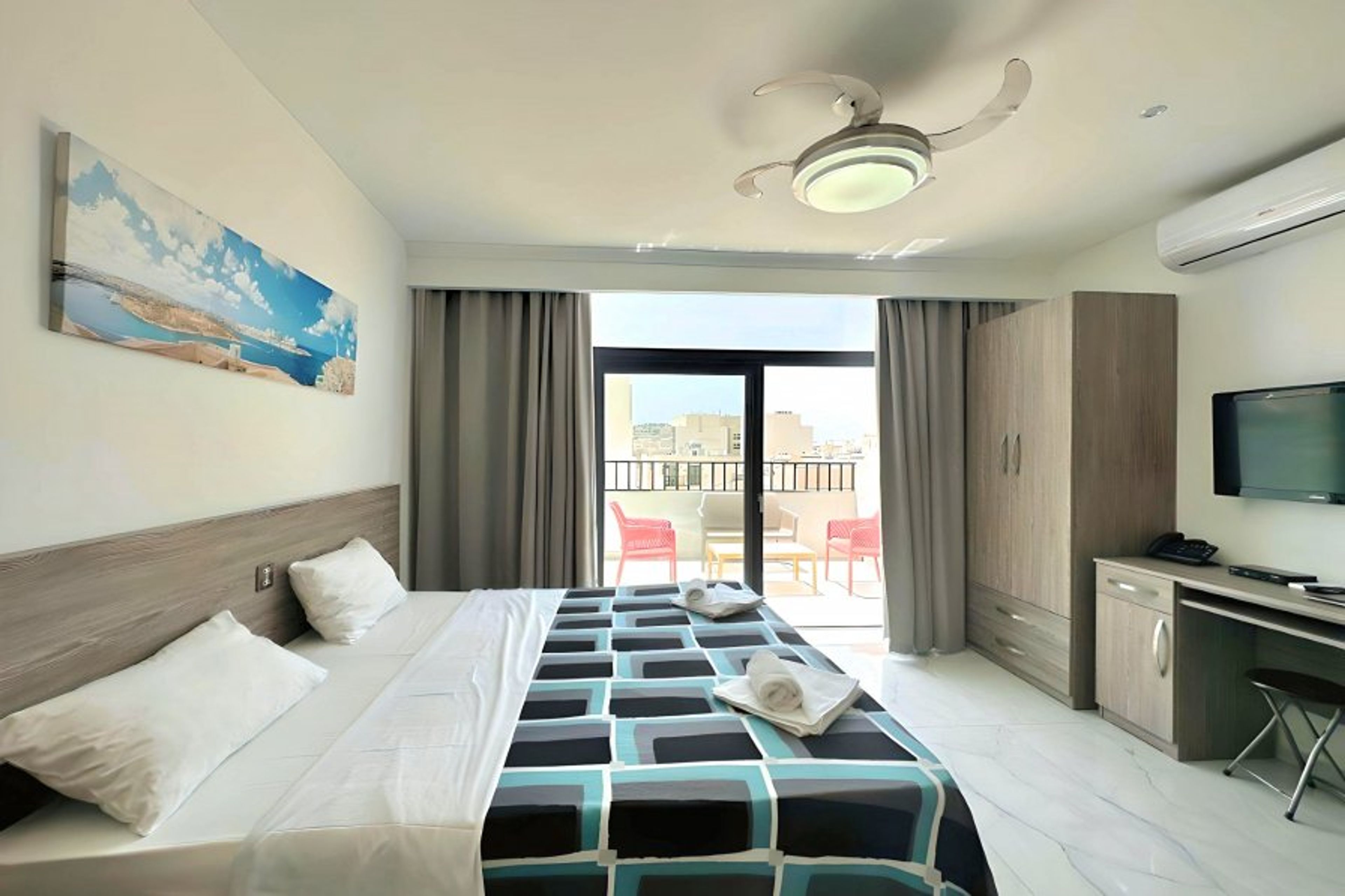 Studio Penthouse partial Sea-View and Partial Mosta Church View