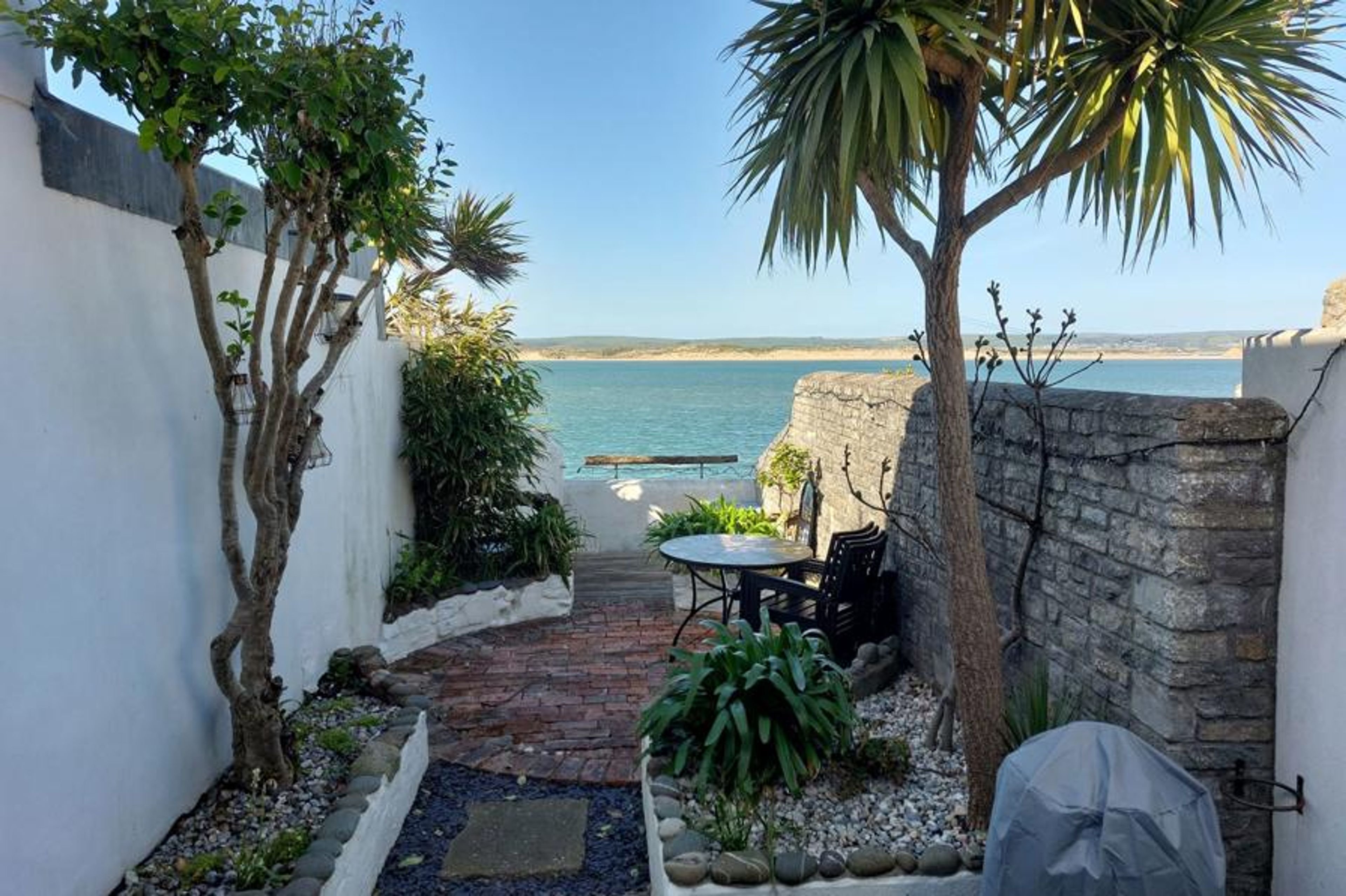 Hideaway Cottage Garden Alt View
