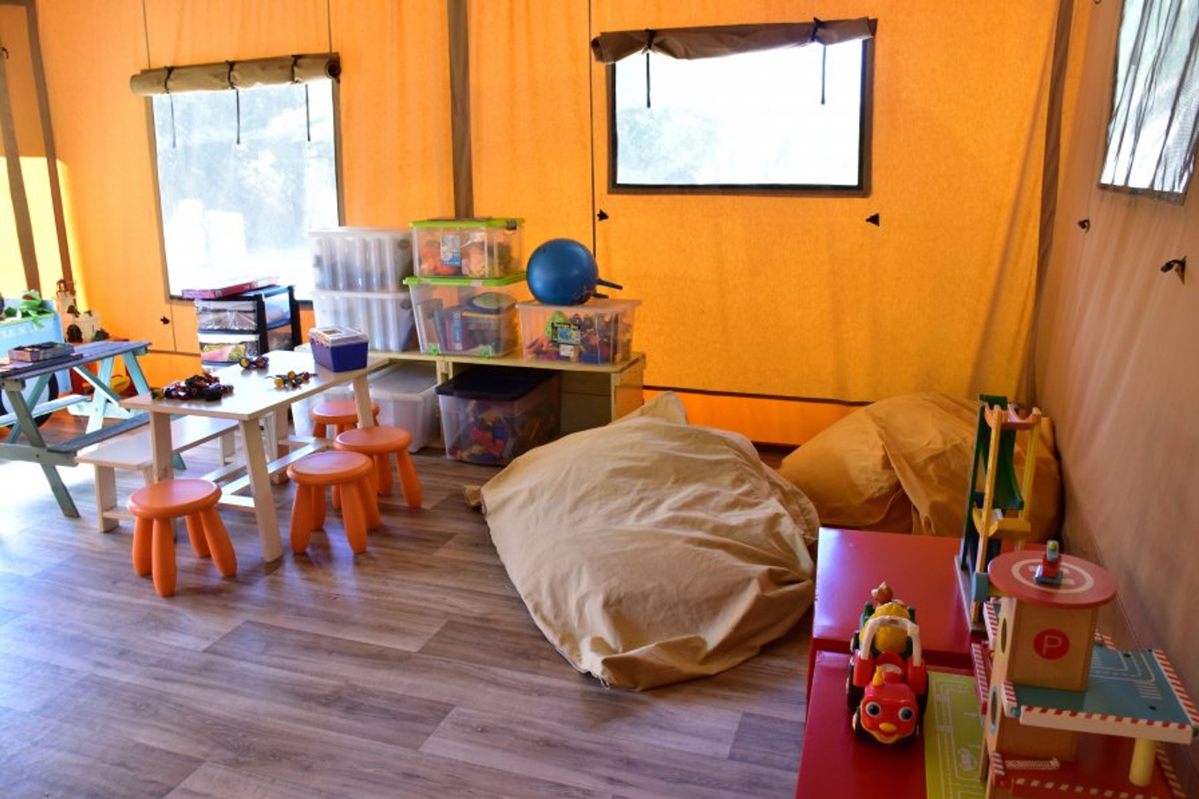 Playtent 40m2, toys, ping pong and table football