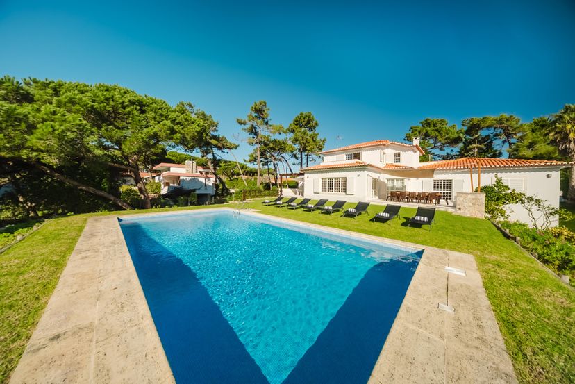 Villa in Praia das Maçãs, Lisbon Metropolitan Area
