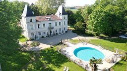 Chateau with shared pool in Nouvelle-Aquitaine, France