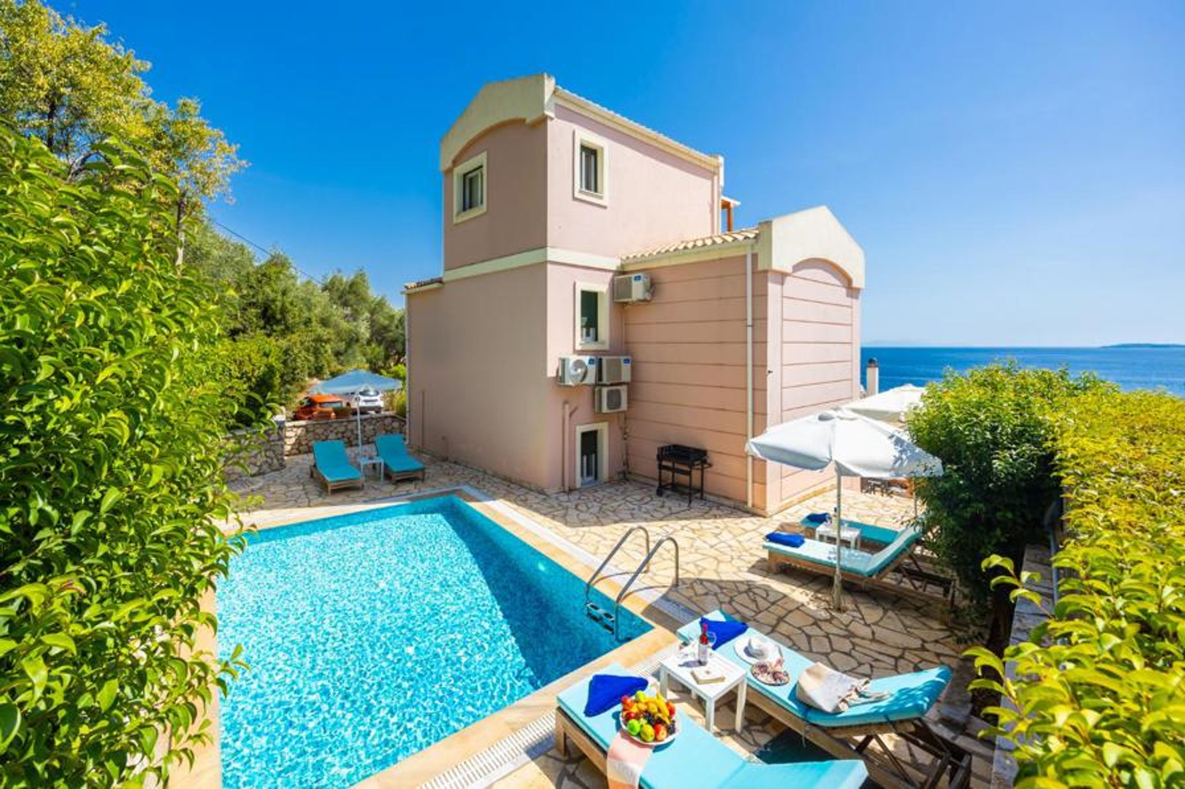 Beautiful villa with private pool and terrace with sea views