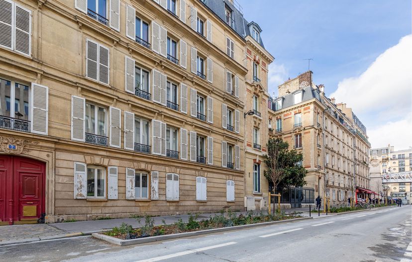 Apartment in Saint-Vincent de Paul, Paris