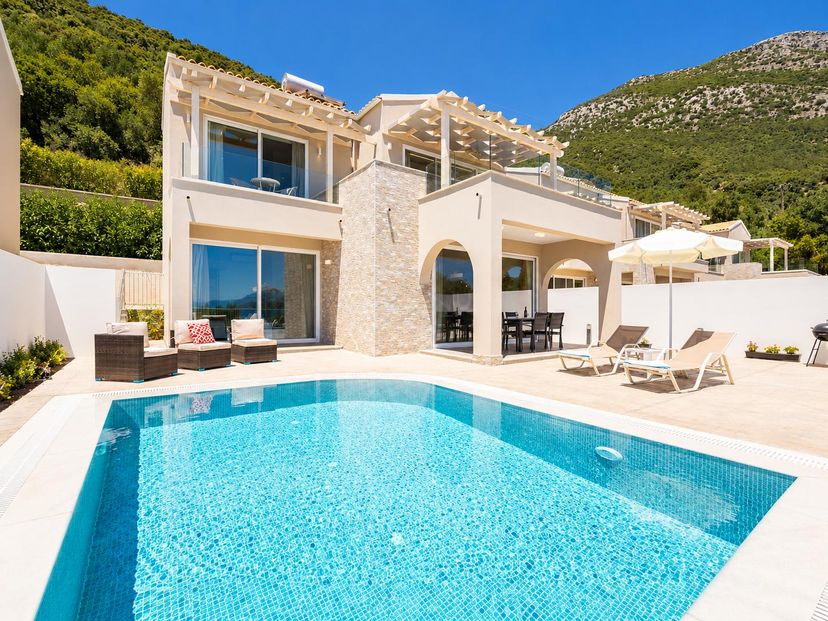 Villa in Greece, Barbati: Beautiful villa with private pool and terrace with sea views