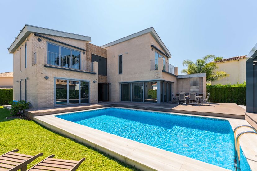 Villa in Oliva, Spain