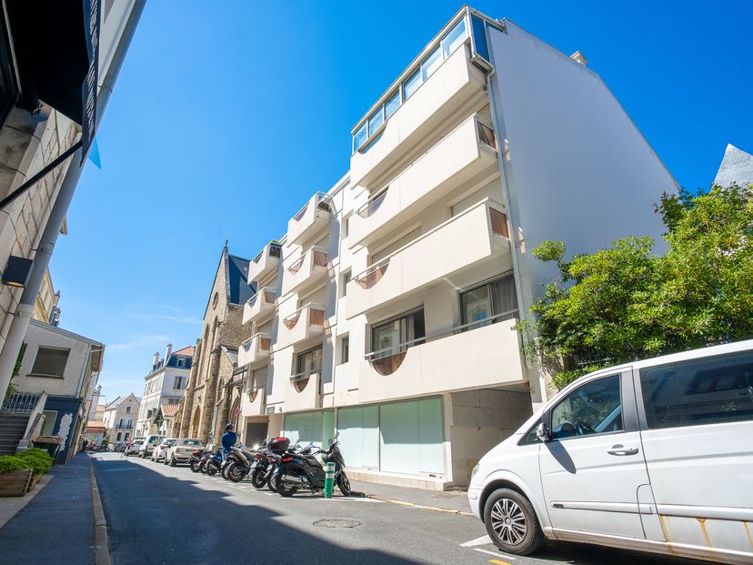 Apartment in Halles-Hurlague, France