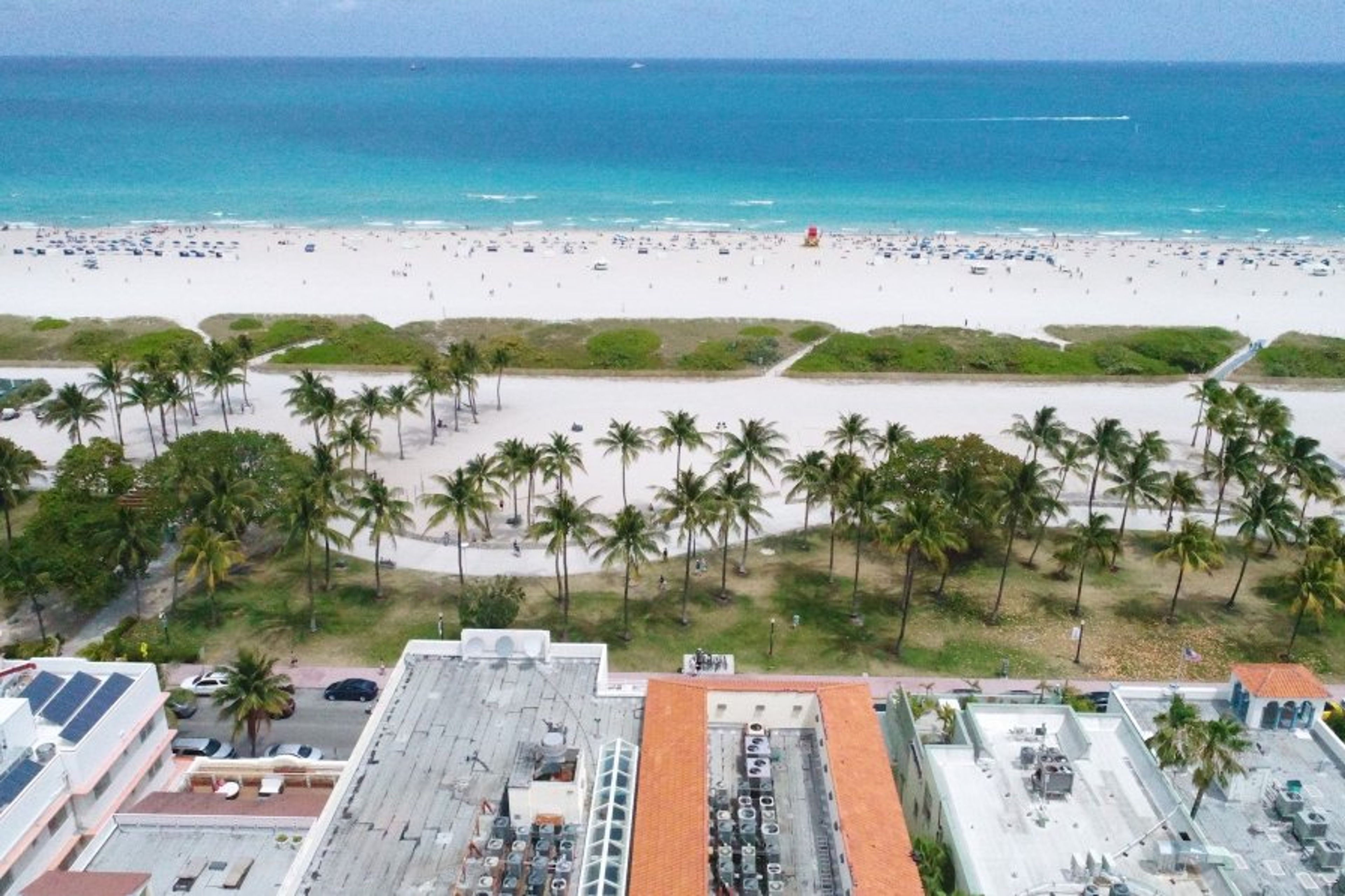 Behold the beauty of Casa Grande South Beach, nestled on Miami Beach Boardwalk & Ocean Dr. Explore Art Deco District, Lincoln Road & South Pointe Park within walking distance. Walk, Jog, Bike around vibrant South (Ocean Dive - Beachfront building)