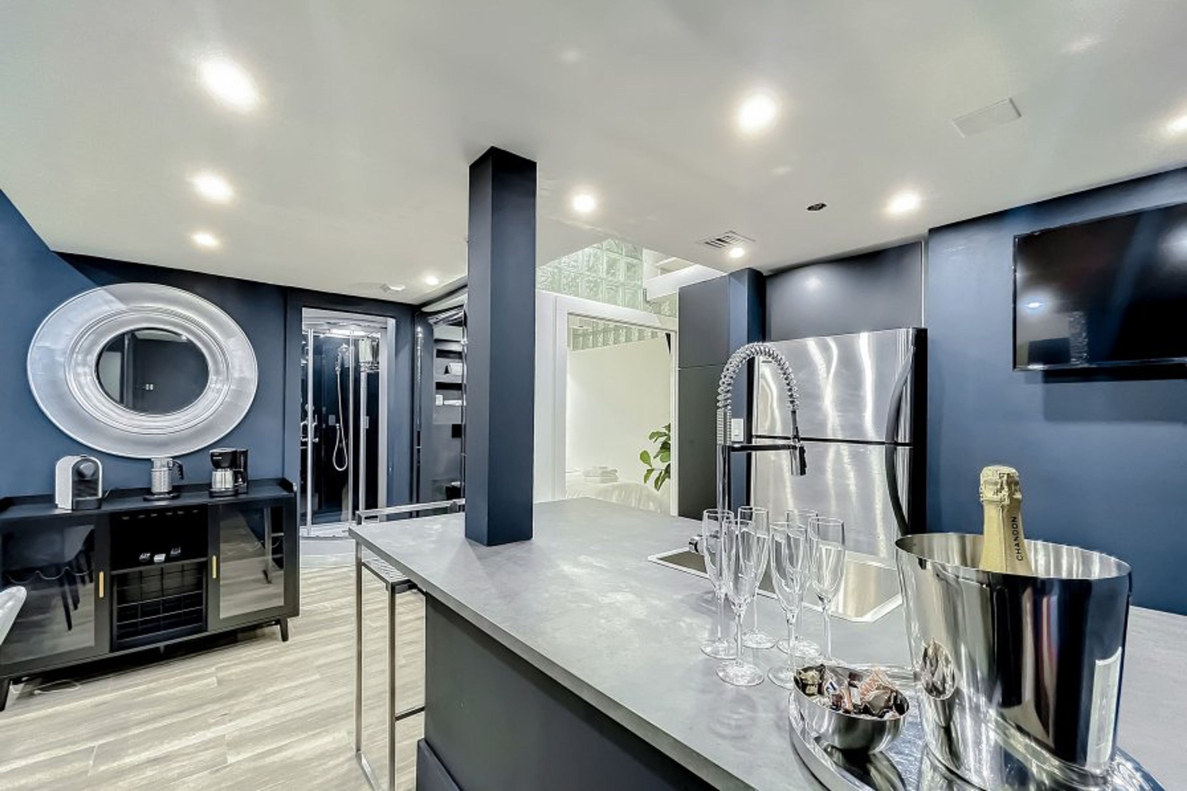 Enjoy Full-size kitchen with brand new Samsung stove, convection oven, air fryer, & island bar with in-kitchen dining. Entertain with 70-inch smart TV in the dining room, 50-inch in the kitchen, stone dining table for up to 12 persons & bar seating.