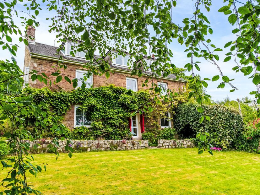 Farm_house in Looe, England