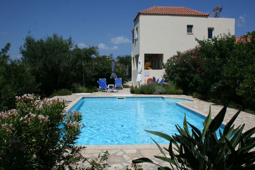 Villa in Greece, Gavalohori: Large inviting pool at Villa Ariadne 
