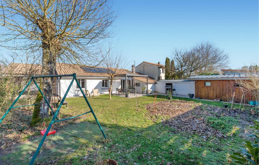 Villa in Beutre, France