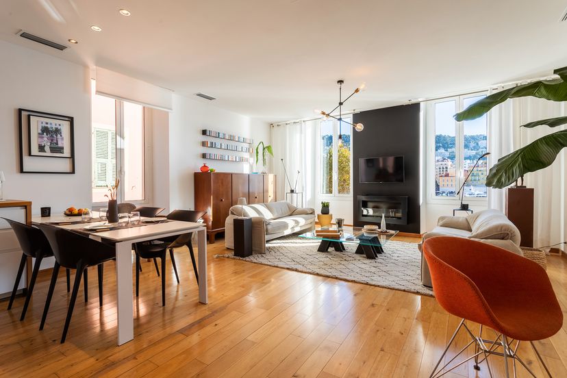 Apartment in France, Port