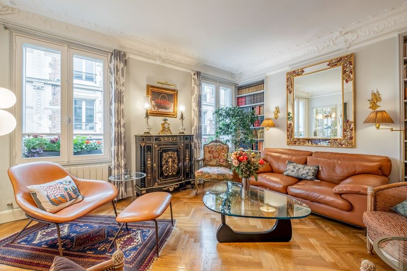 Apartment in Ternes, Paris