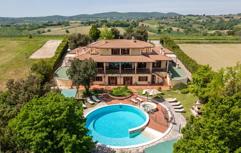 Villa in Gualdo Cattaneo, Italy