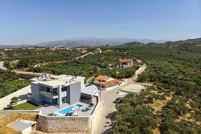 Villa in Agia Marina, Crete: ÎÏÎ±Î³Î³ÎµÎ»Î¼Î±ÏÎ¹ÎºÎ® Î¦ÏÏÎ¿Î³ÏÎ¬ÏÎ¹ÏÎ· ÎÎµÎ½Î¿Î´Î¿ÏÎµÎ¯Î..
