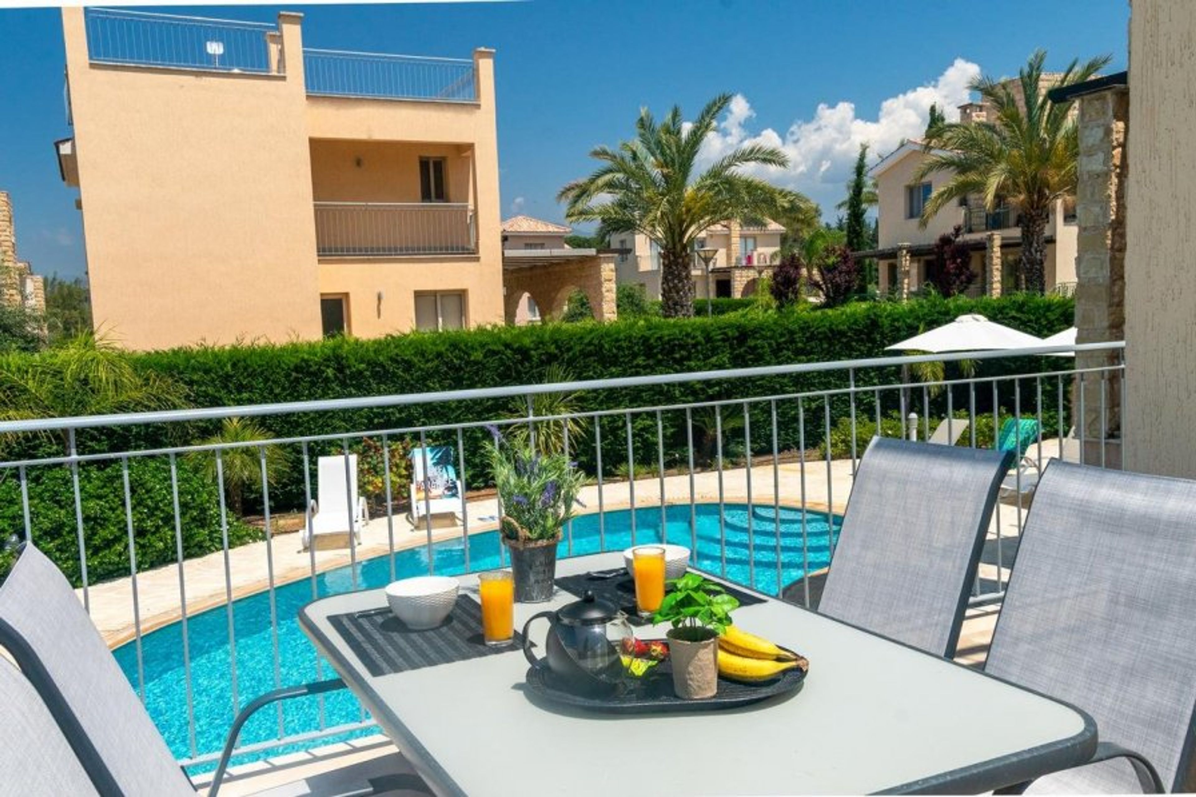 OUTDOOR PATIO FOR ALFRESCO DINING