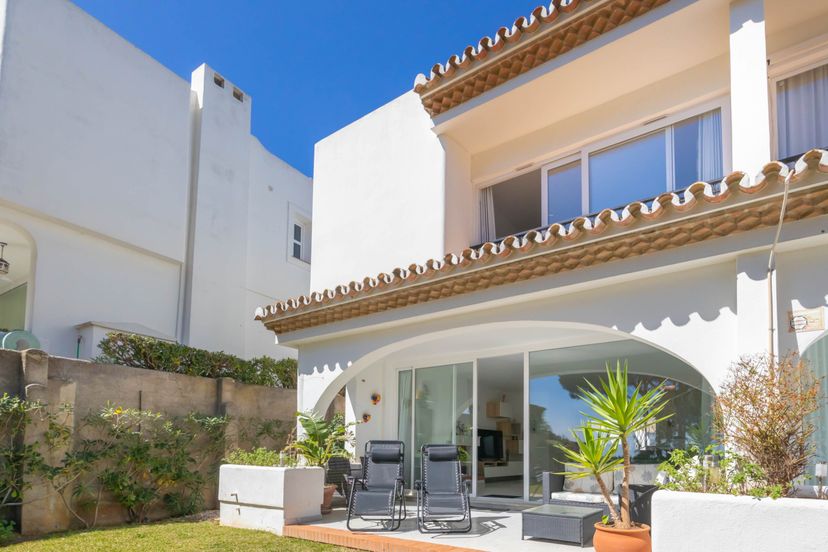 Apartment in Miraflores, Spain
