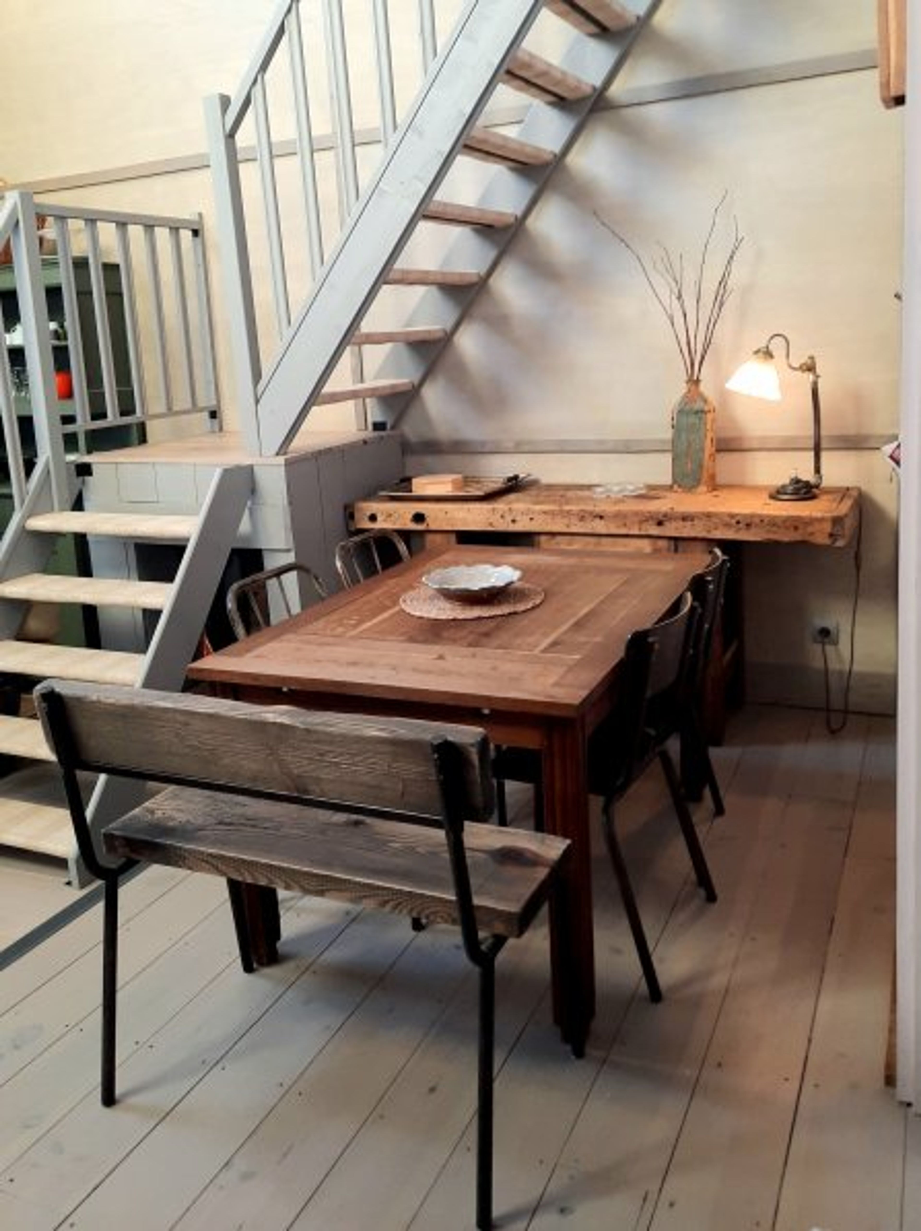 Dining for six. 
Well lit work area with Wifi fast internet - fibre.
