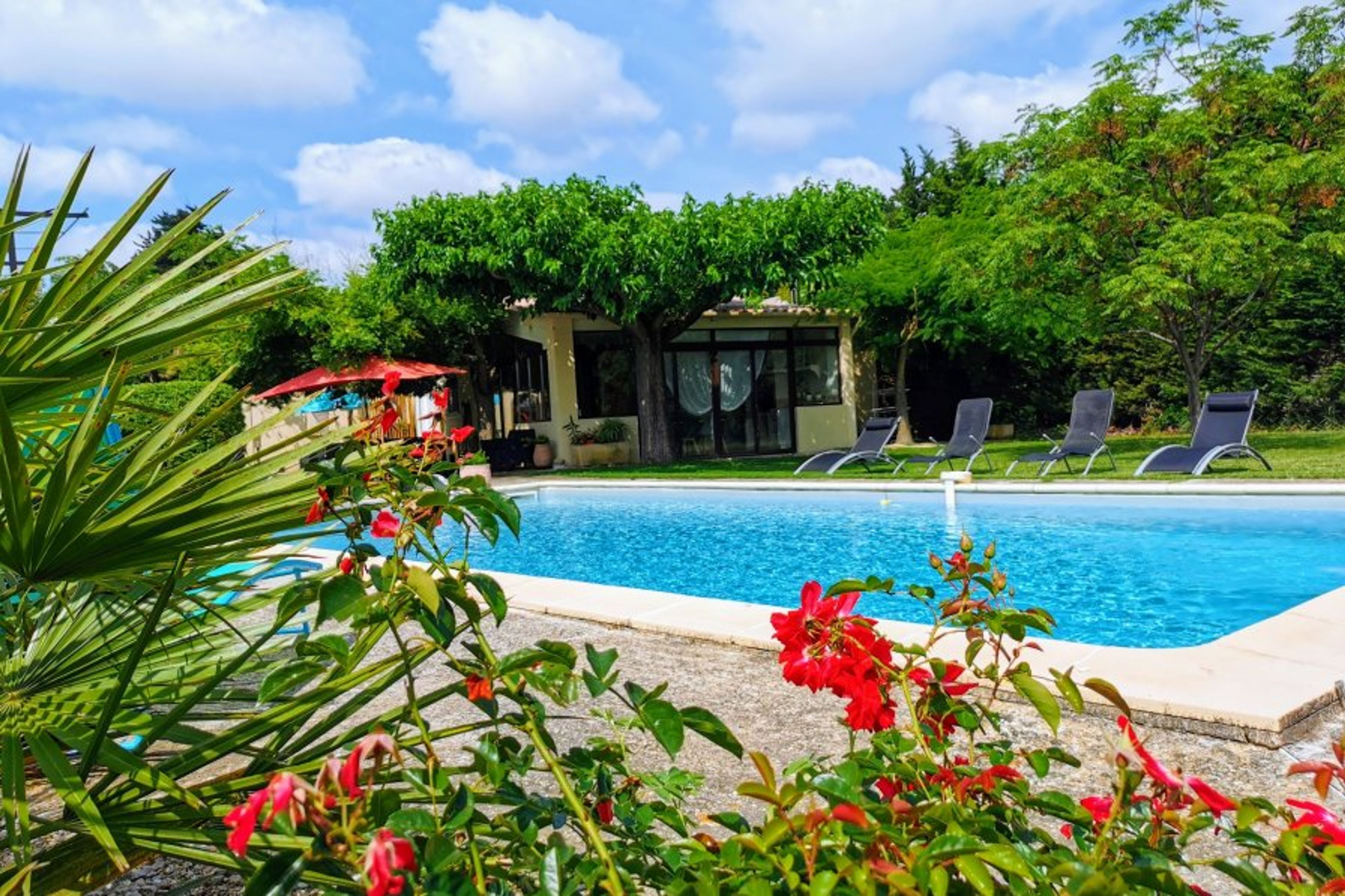 Vue sur le jardin et la suite chambre 5 - Garden view and bedroom suit