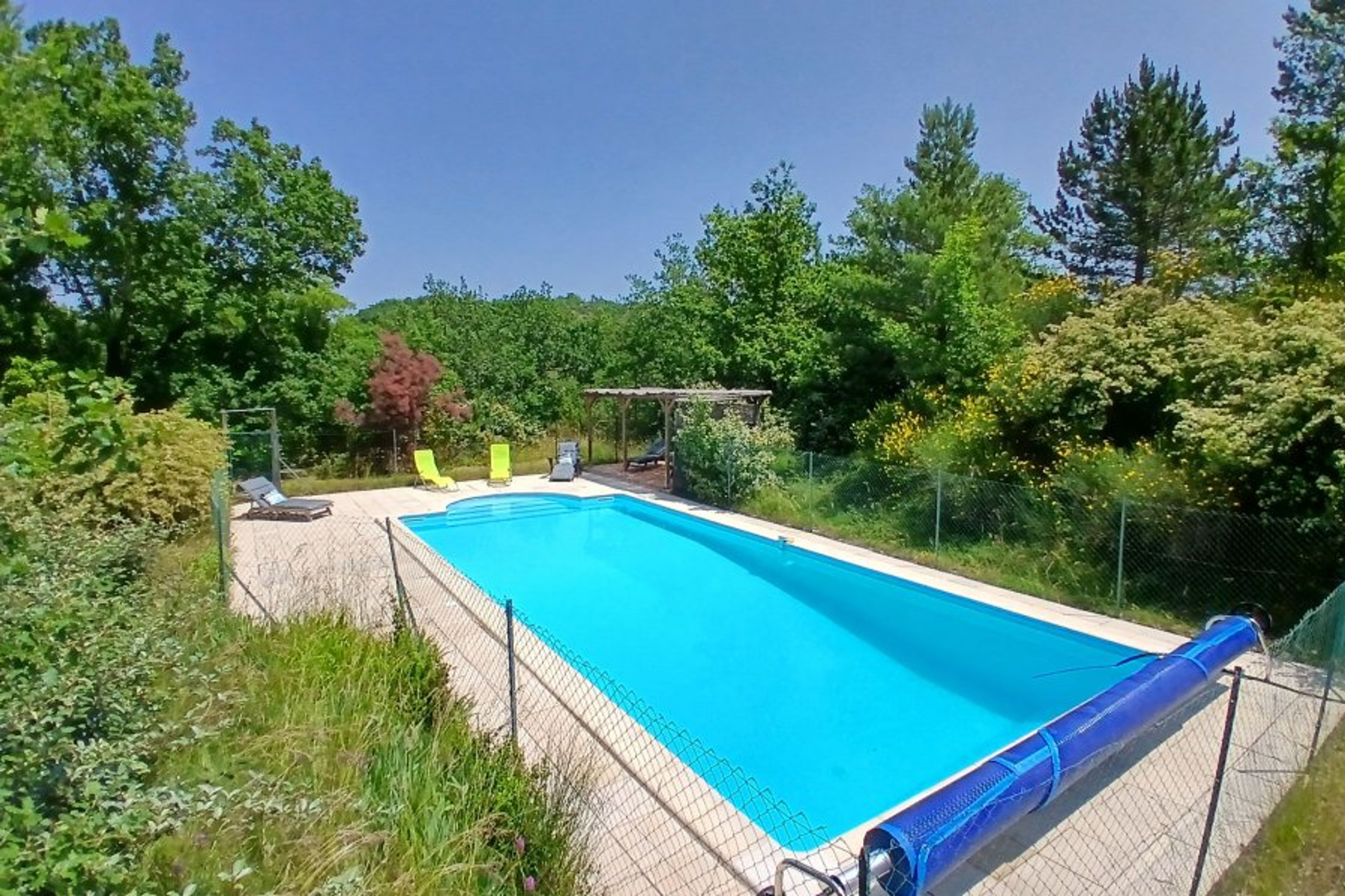 Heated pool. Easy access roman stairs. 