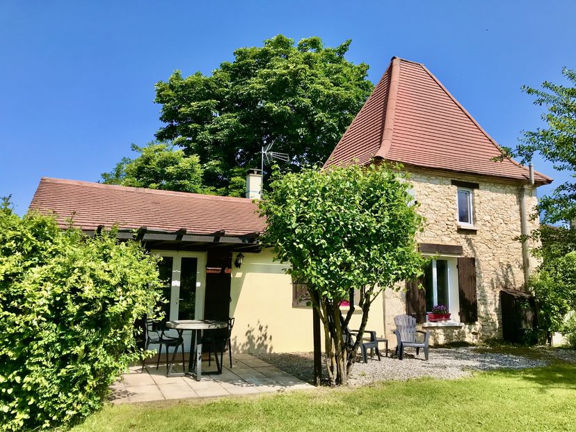 Cottage in Saint-Aubin-de-Cadelech, France