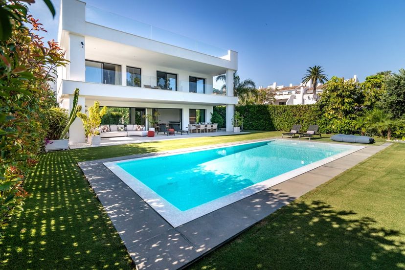 Villa in Nueva Andalucía, Spain