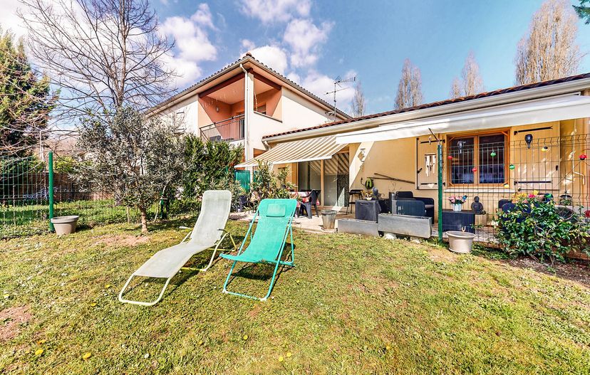 Villa in France, Urbain