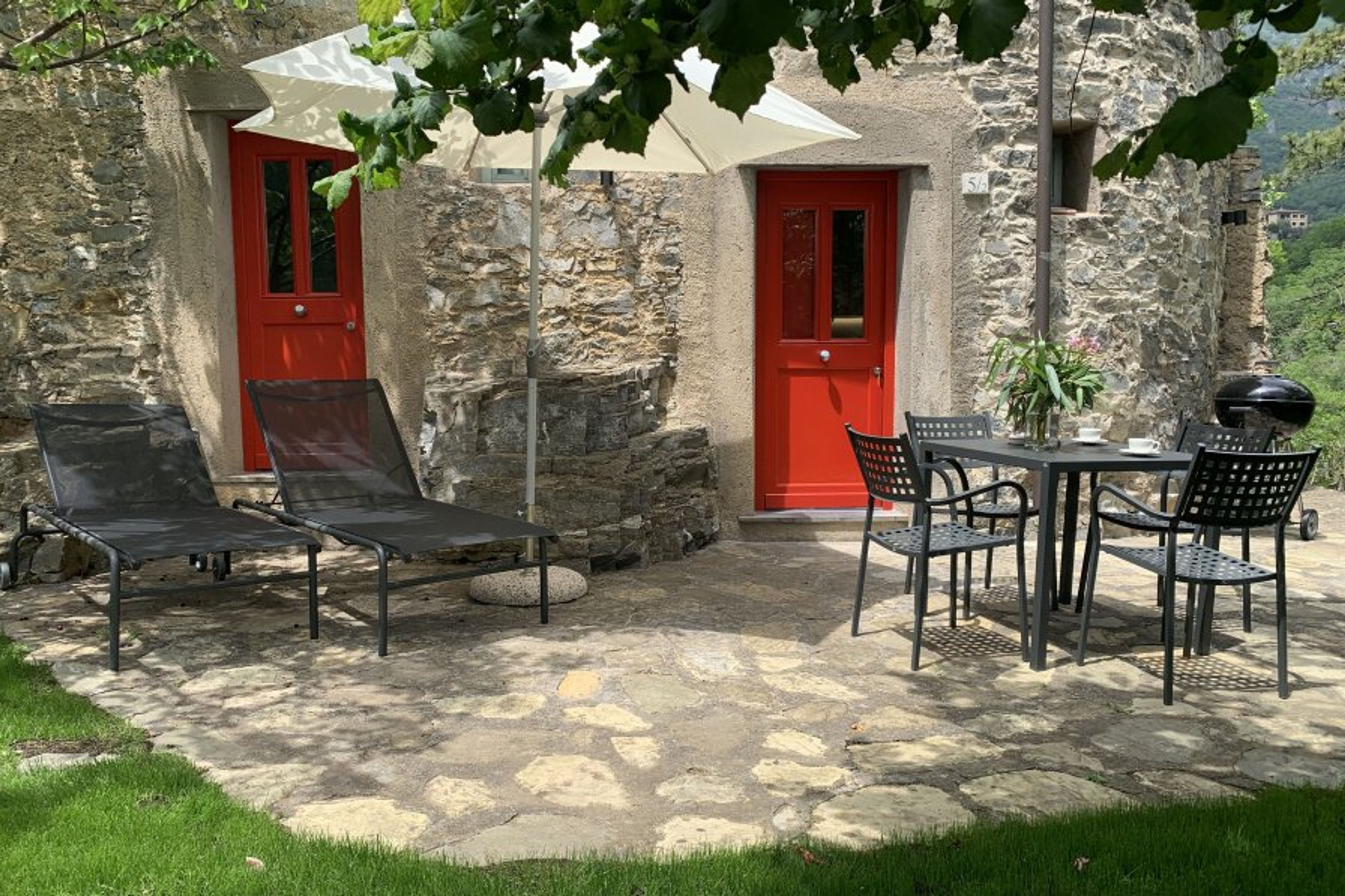 Large terrace with large private  garden 