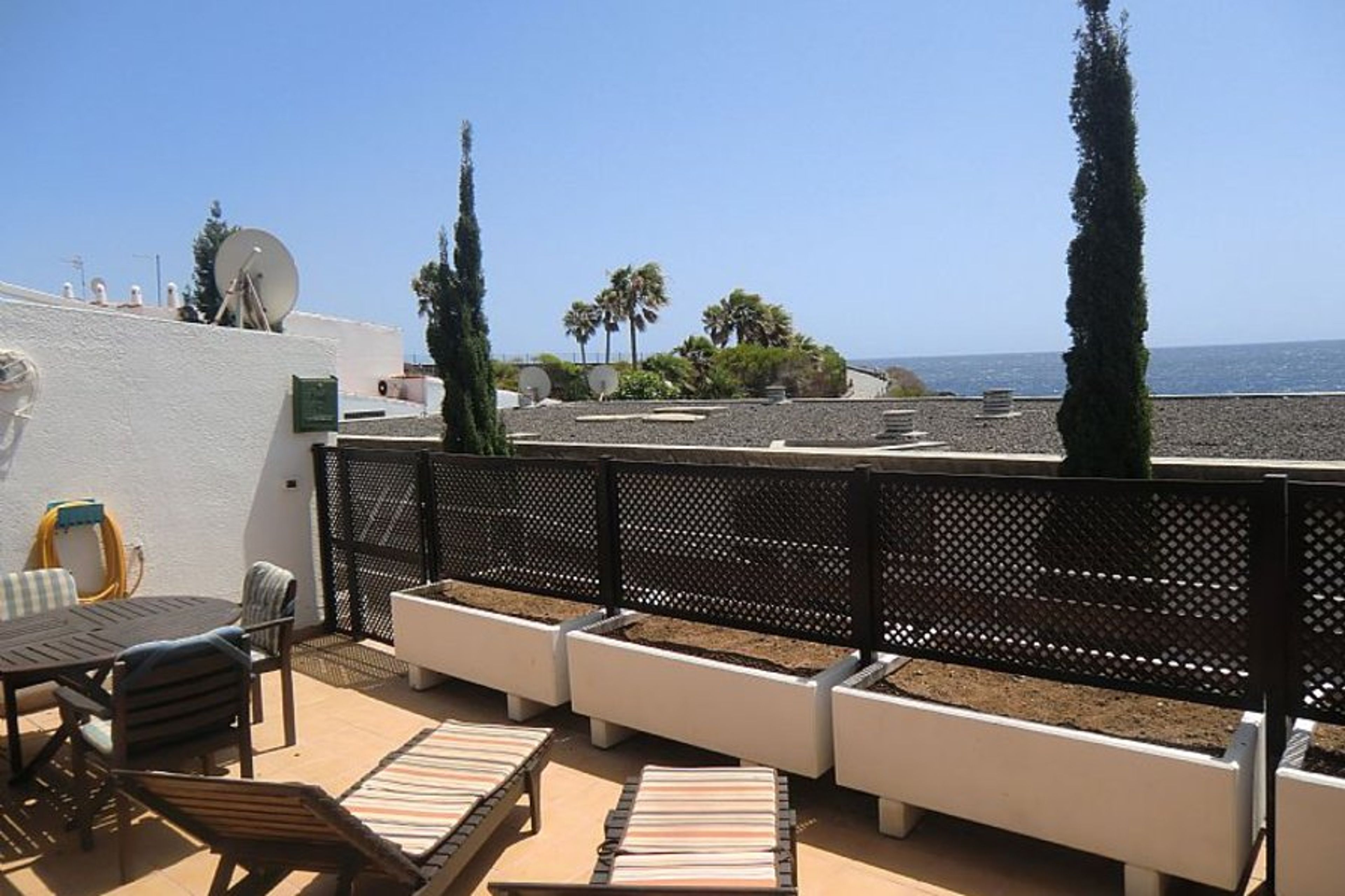 The sunny terrace and sea views