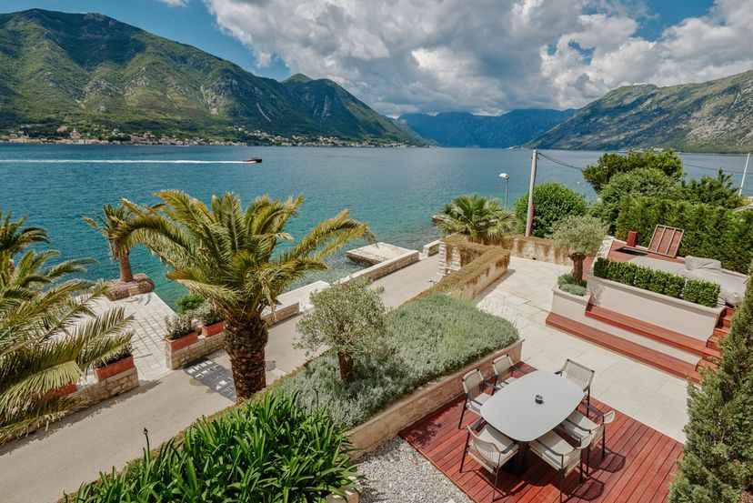 Villa in Dobrota, Montenegro: www.zoan.photography