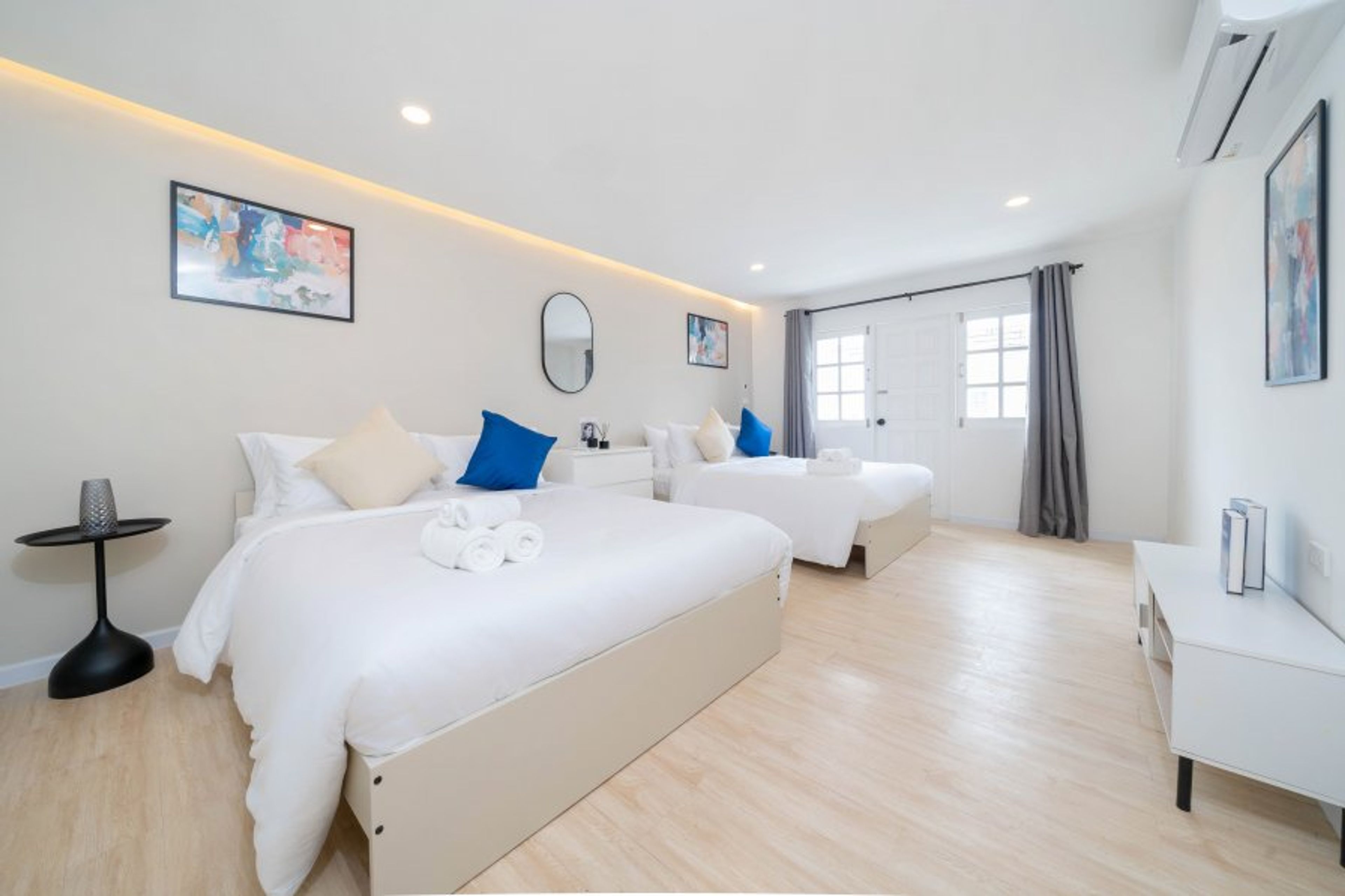 bedroom. with king size bed