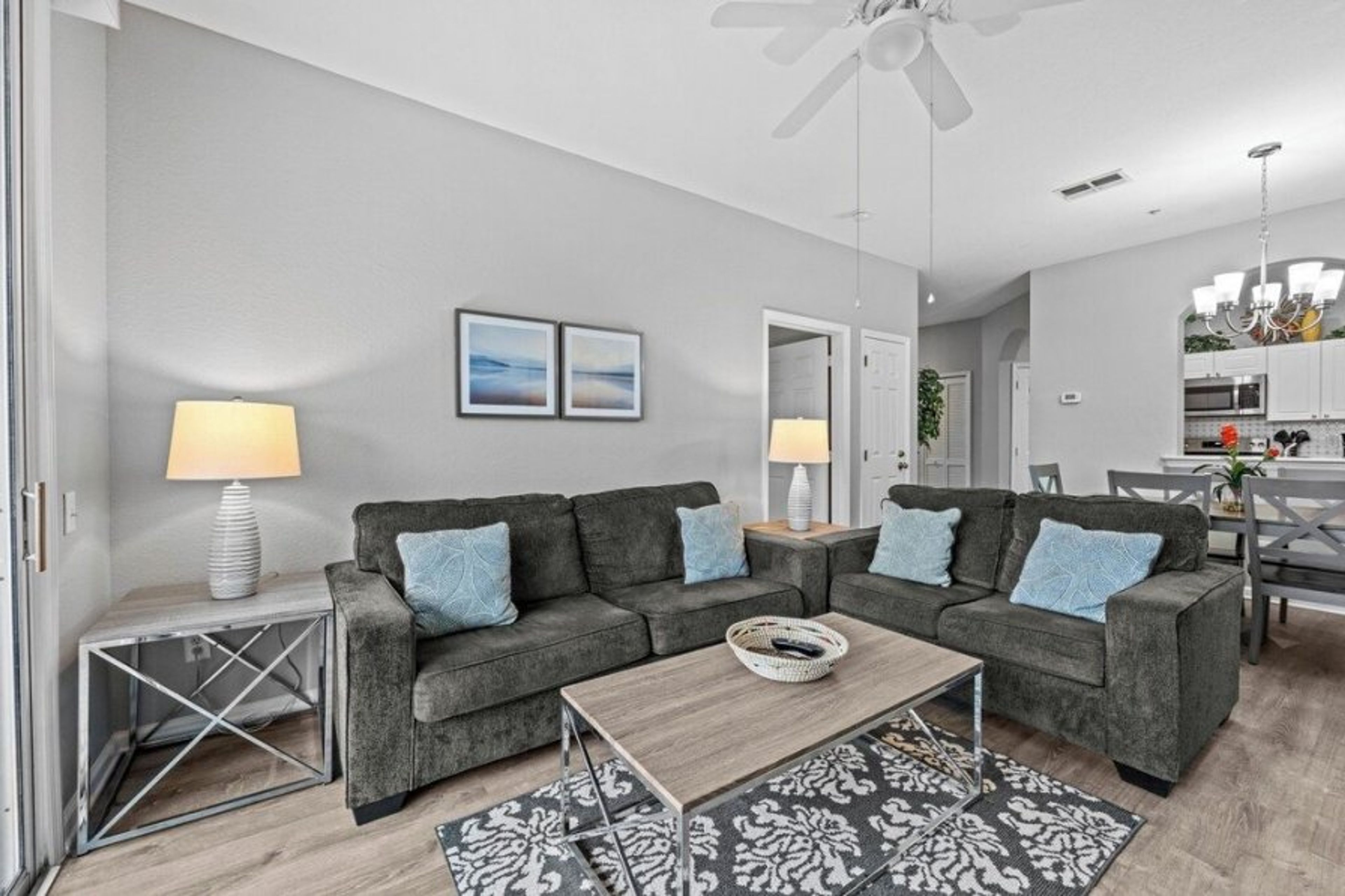 modern condo!
2nd floor so you will need to walk up one flight stairs!