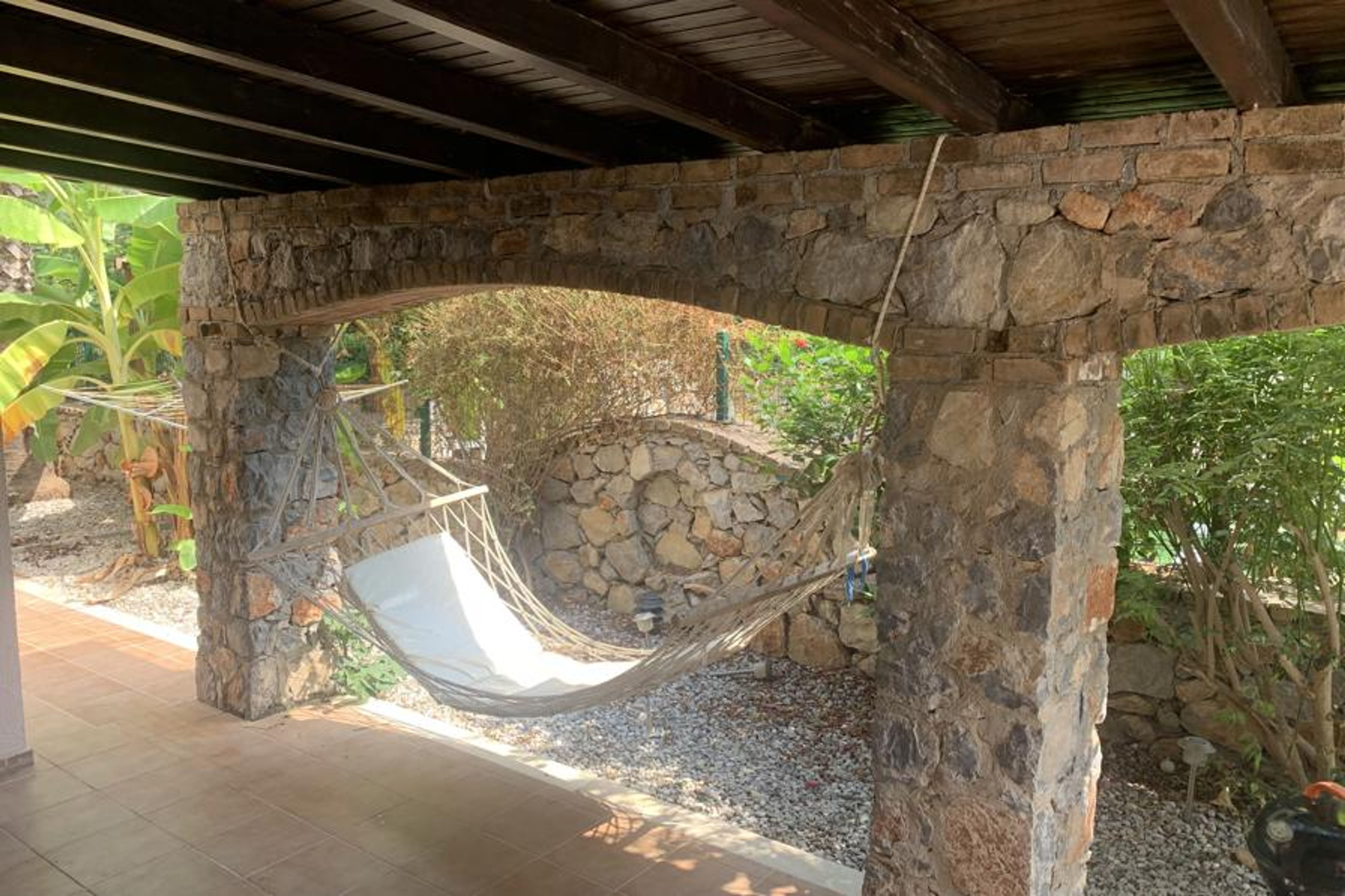 Side covered terrace