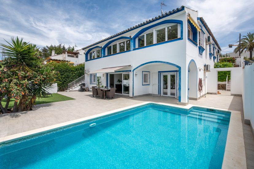 Villa in Nueva Andalucía, Spain