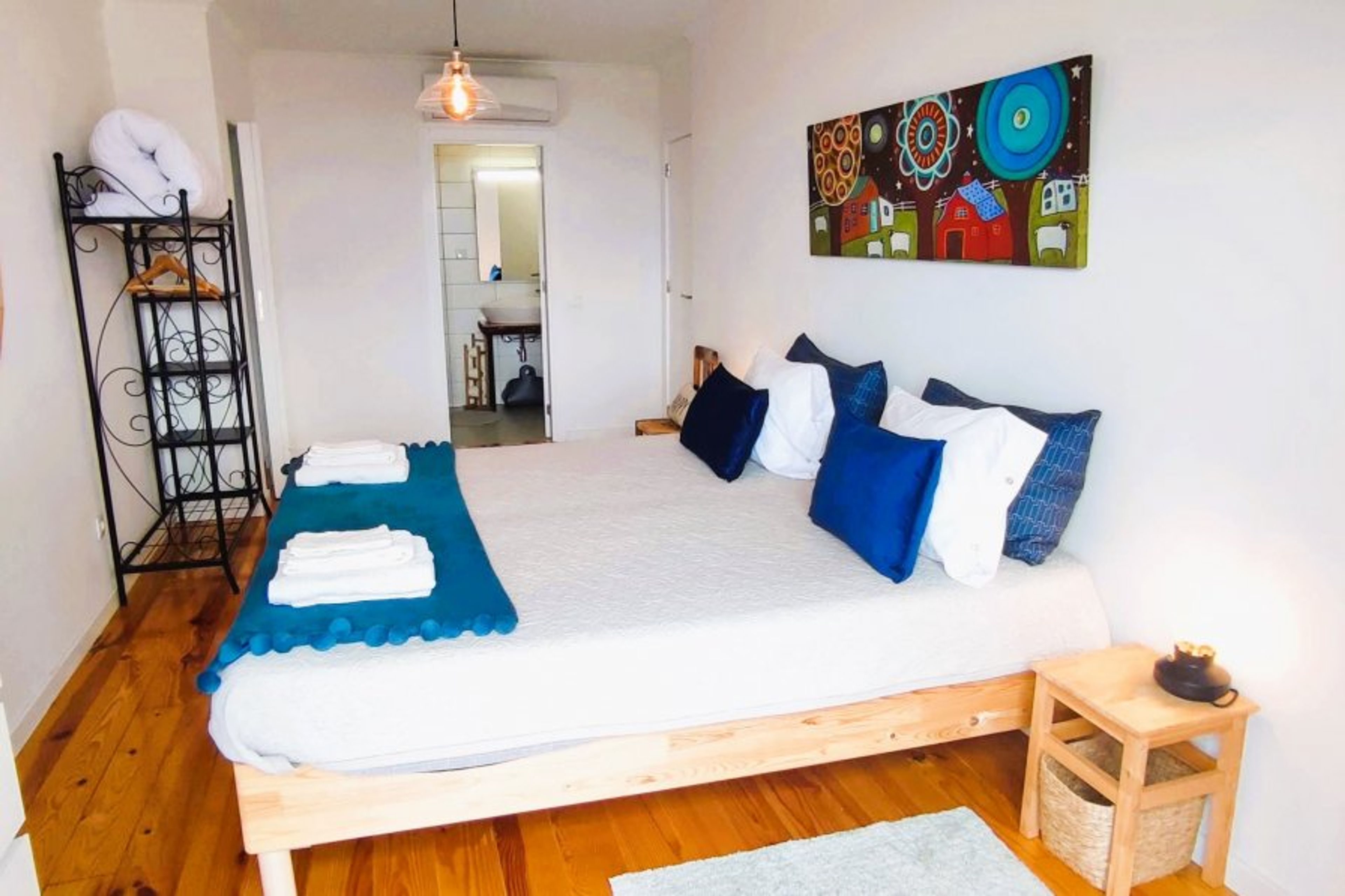 blue suite (2 single beds or 1 king size bed)