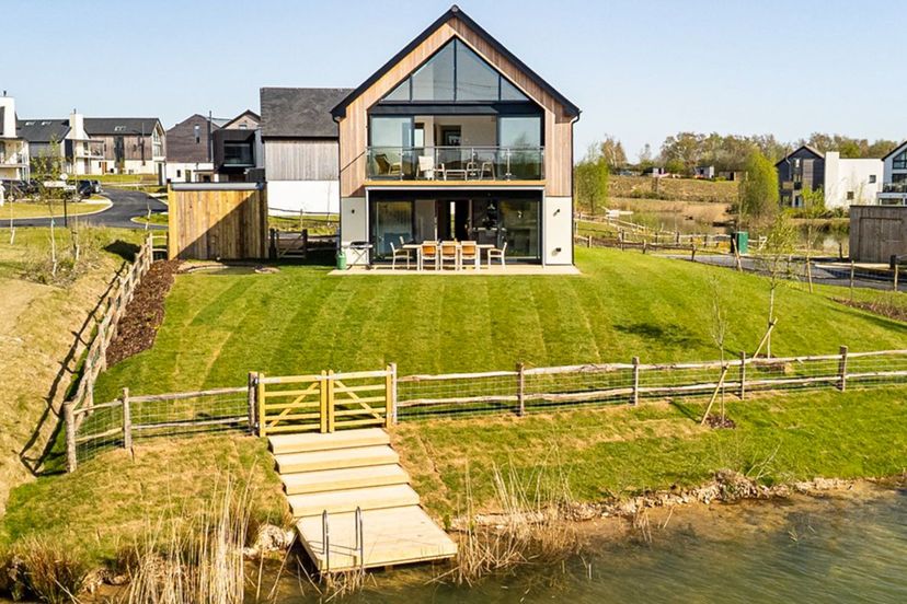 Villa in Crossways, England