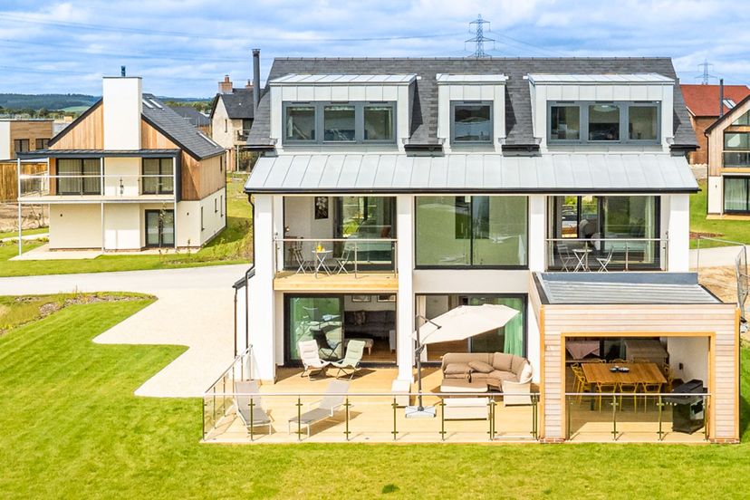 Villa in Crossways, England