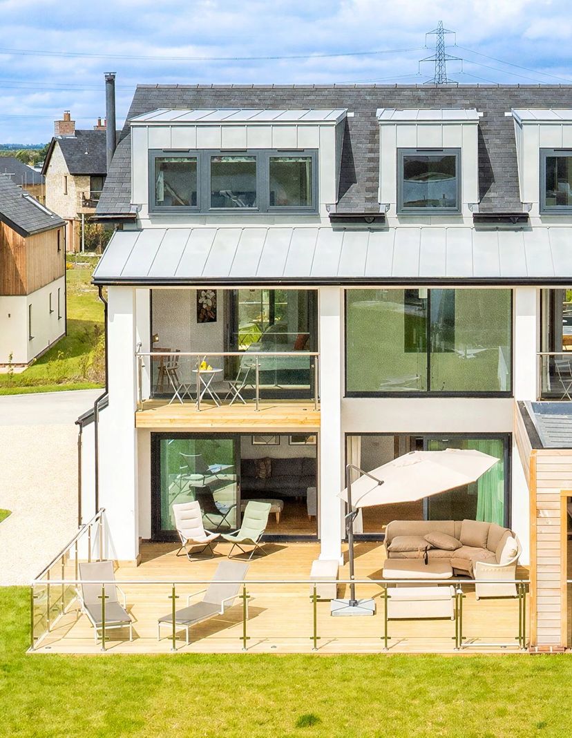 Villa in United Kingdom, Crossways