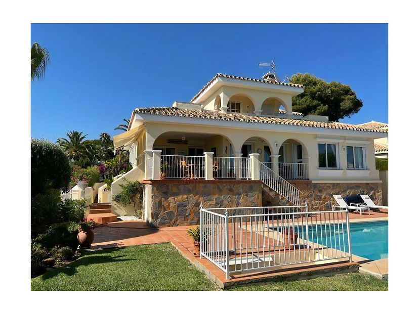 Apartment in Elviria, Spain