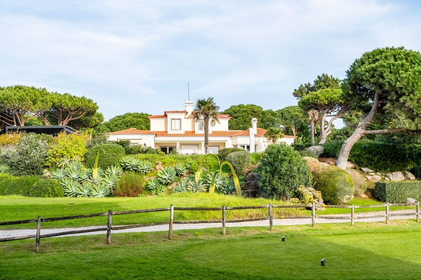 Villa in Quinta da Marinha, Lisbon Metropolitan Area
